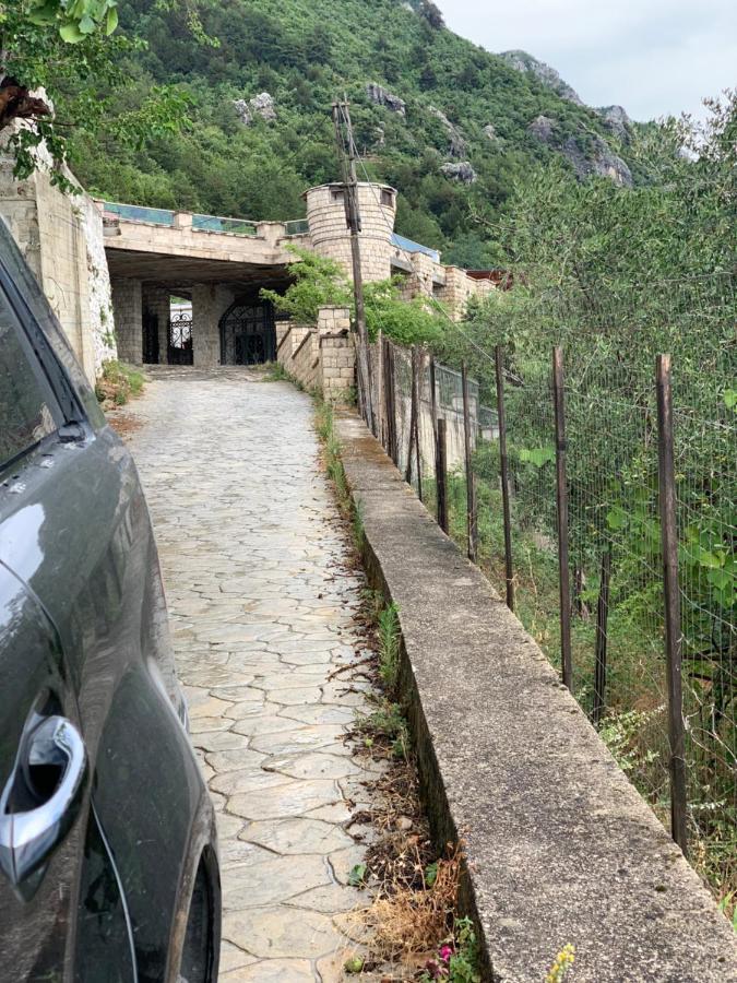 Villa Celaj “The Castle” Krujë Buitenkant foto