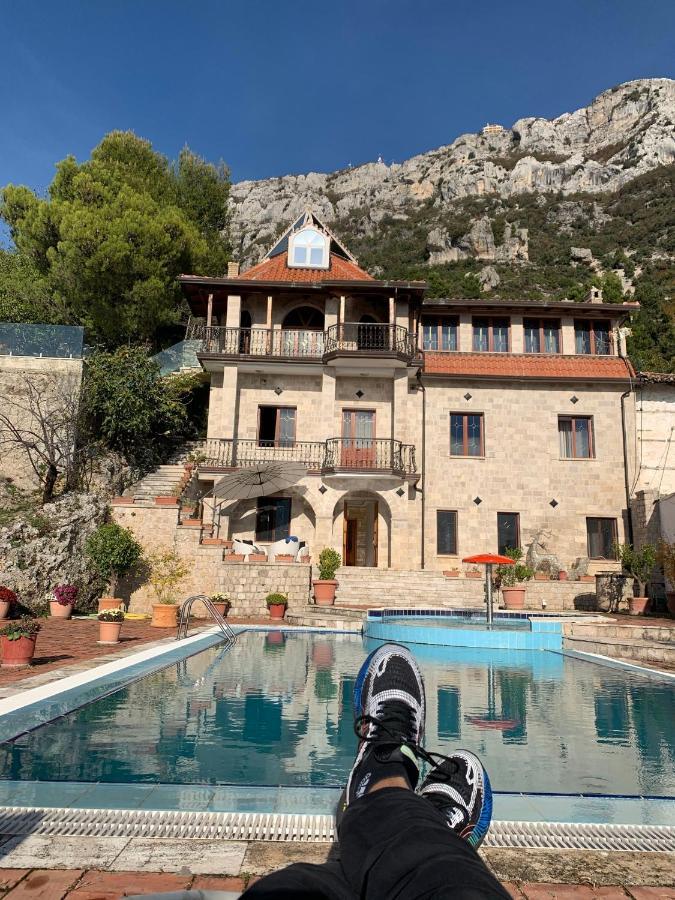 Villa Celaj “The Castle” Krujë Buitenkant foto