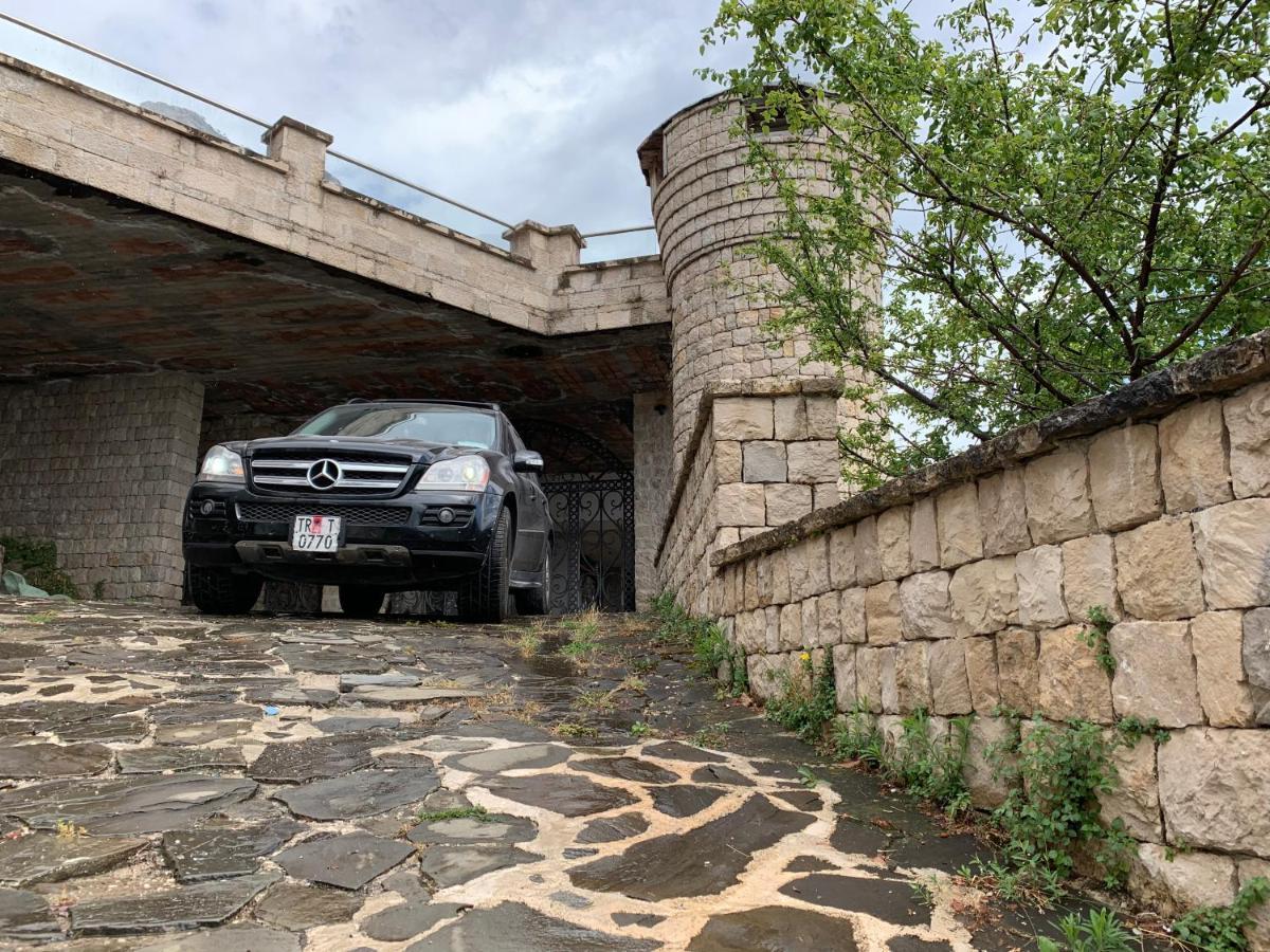Villa Celaj “The Castle” Krujë Buitenkant foto
